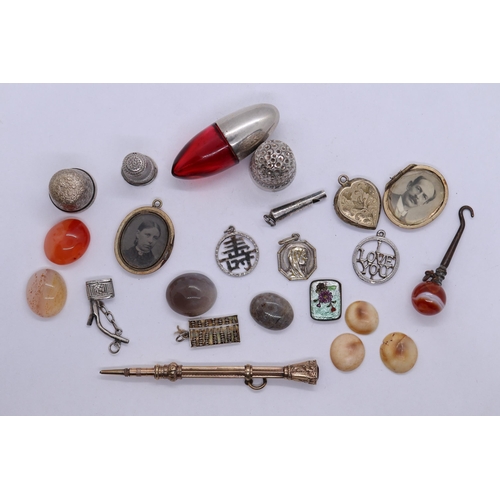 91 - Collectables to include 3 silver thimbles, perfume bottle and propelling pencil etc