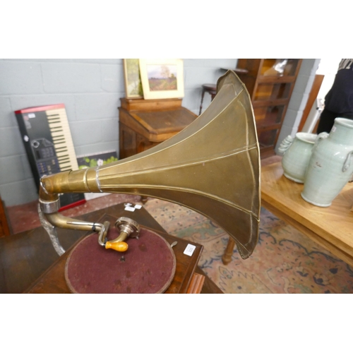333 - Horn gramophone