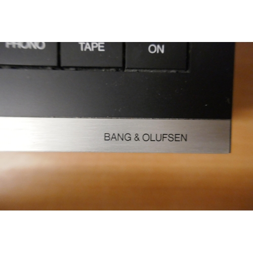 372 - Bang and Olufsen vintage hi-fi Beocentre 2002 together with speakers