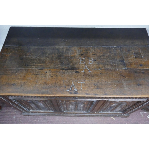 390 - Early oak coffer with carved front panels - Approx W: 95cm D: 50cm H: 58cm