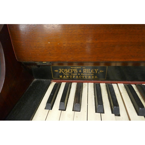 440 - Washington pump organ by Joseph Riley