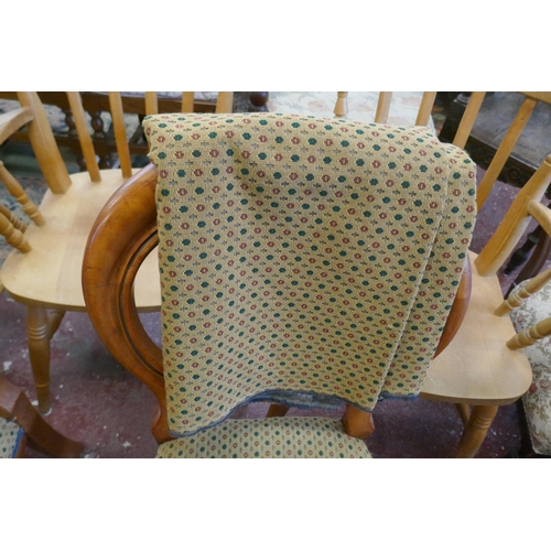 516 - 5 Victorian balloon back chairs together with extra fabric