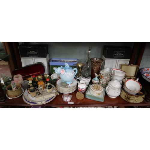 189 - Collectables to include Royal Worcester glasses, Royal Crown Derby etc