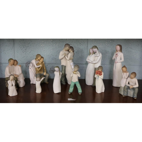 194 - Collection of 11 Willow-Tree faceless figurines