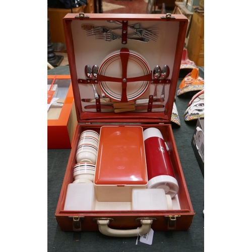 208 - Vintage 1950s Sirram 4 person picnic set in travel case. Complete and unused