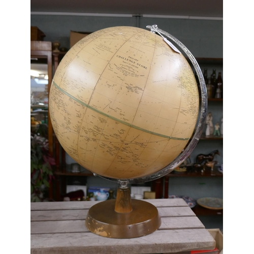 256 - Philips Challenge Globe 1:37500000 - Approx height 46cm