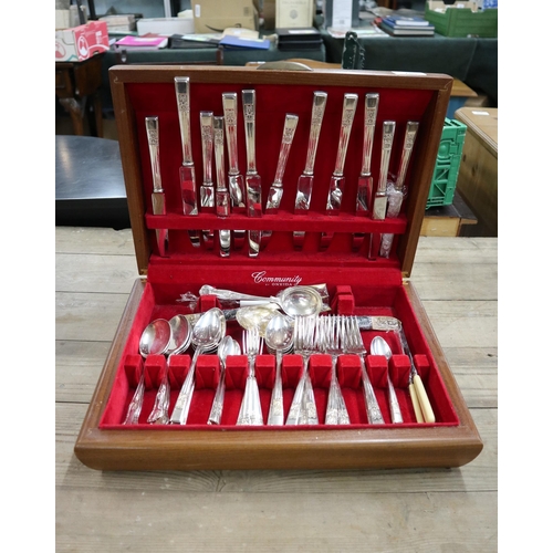 281 - Boxed canteen of cutlery