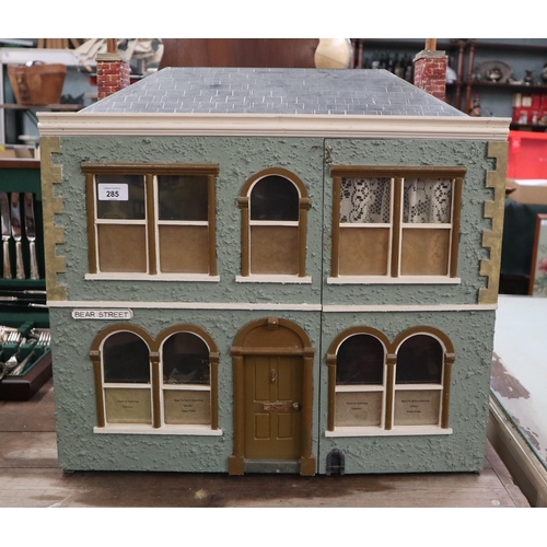 285 - Dolls house and contents