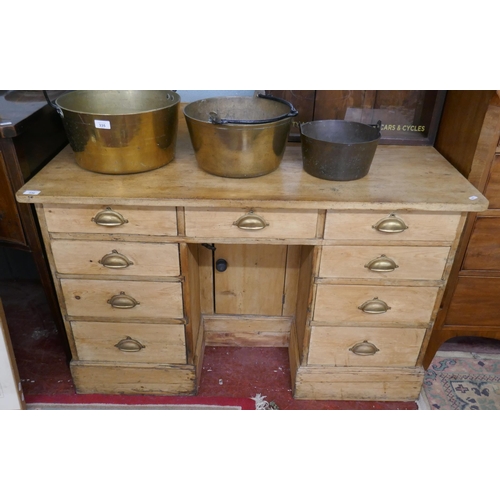 336 - Pine pedestal desk - Approx size W: 122cm D: 66cm H: 87cm