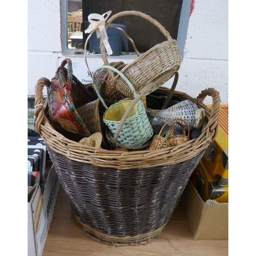 366 - Large collection of wicker baskets