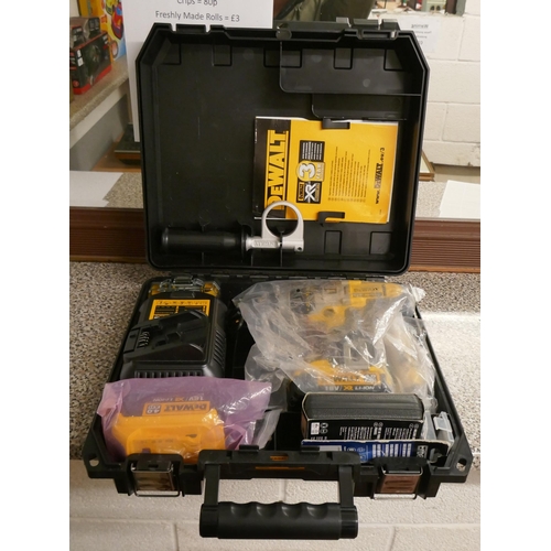 384 - DeWalt cordless combi hammer drill DCD985 with 2 batteries and charger