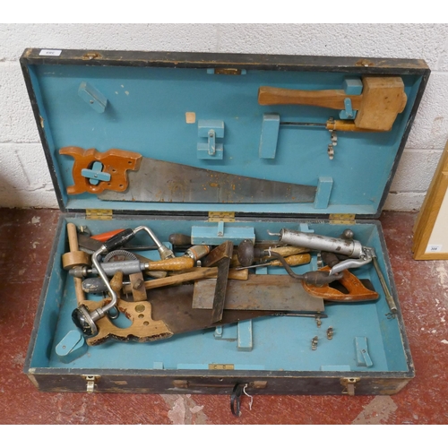 389 - Carpenters tool chest & contents