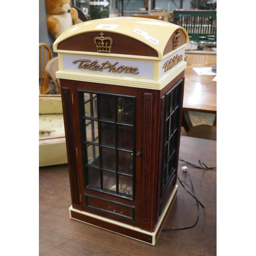 432 - Telephone in telephone kiosk