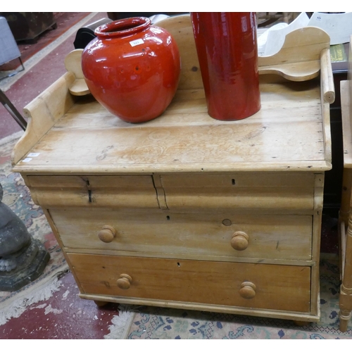 517 - Antique pine chest of drawers - Approx size W: 98cm D: 55cm H: 101cm