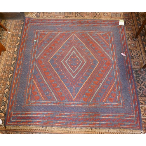 527 - Red and blue pattered rug - Approx size: 115cm x 121cm