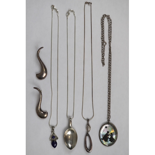 74 - Collection of silver jewellery
