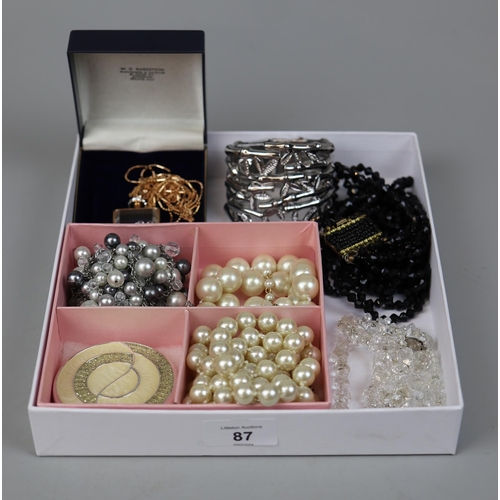 87 - Collection of costume jewellery