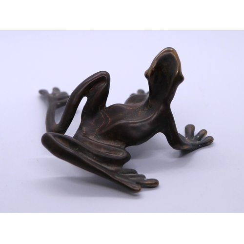 116 - Small bronze sculpture of a frog - signed