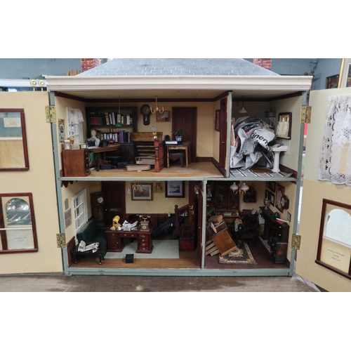 285 - Dolls house and contents