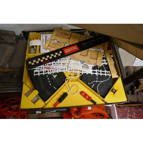 374 - Scalextric set by Triang model G.P.3 in original box. No cars