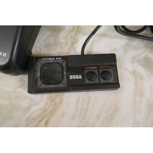 392 - SEGA Master system II with 2 controllers