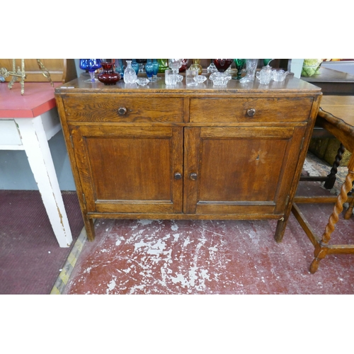 404 - Small oak dresser - Approx size W: 108cm D: 46cm H: 182cm