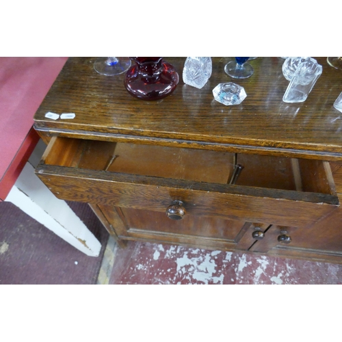 404 - Small oak dresser - Approx size W: 108cm D: 46cm H: 182cm