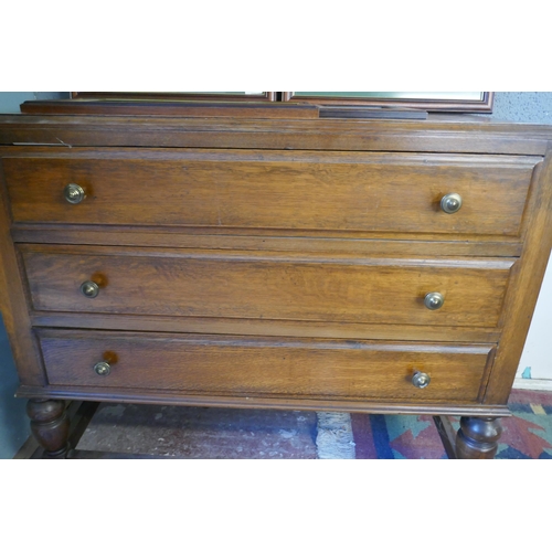 475 - Oak chest of 3 drawers