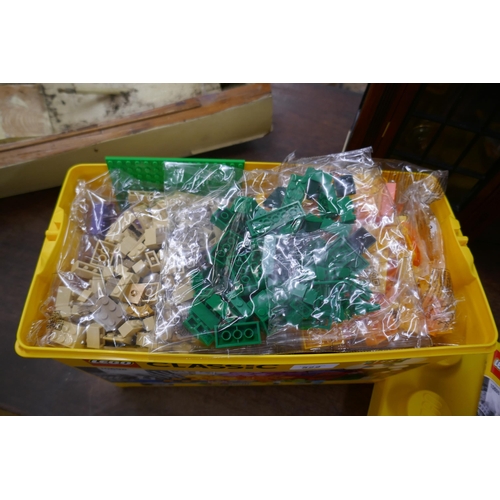 522 - Box of Lego as new