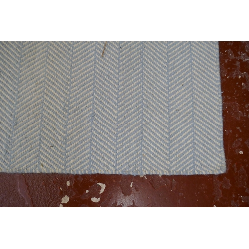 526 - Blue and white rug - Approx size 244cm x 156cm