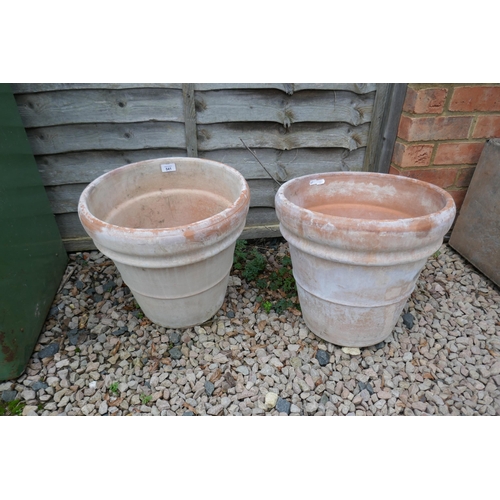 541 - 2 large terracotta pots