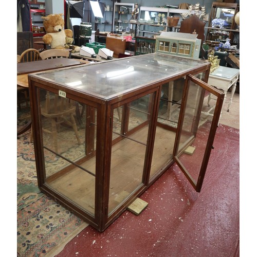 499 - Early 20thC glass shop counter with 6 opening doors - Approx size W: 183cm D: 72cm H: 100cm