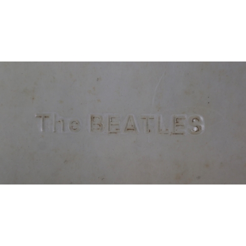 326 - The Beatles White Album - No 0030719 - complete with both albums, one black sleeve, original 4 photo... 