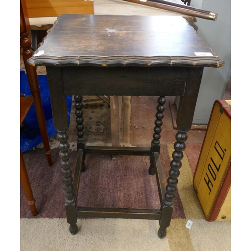 344 - Oak occasional table with bobbin turned legs - Approx size: W: 45cm D: 45cm H: 73cm