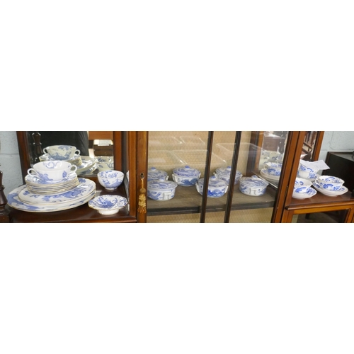 387 - Dragon design tea service to include mostly Royal Worcester