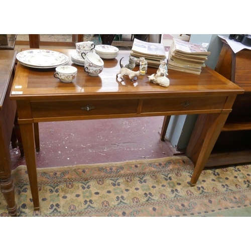 487 - Fine quality Scandinavian desk/hall table - Approx size: W: 111cm D: 60cm H: 75cm