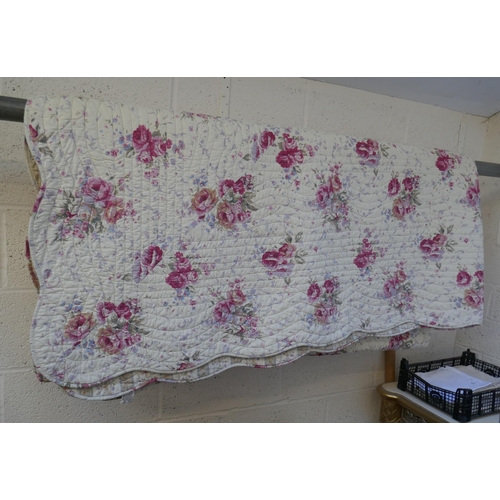 523 - Large Walton floral quilted bed spread