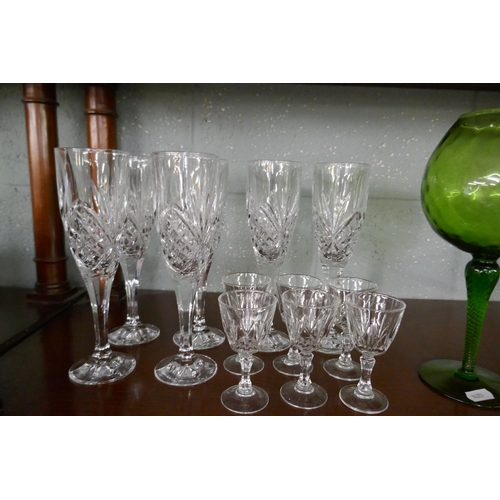 277 - Large collection of glass to include wine glasses etc.