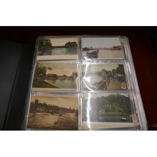 309 - Postcard album with over 400 cards of Thames scenes