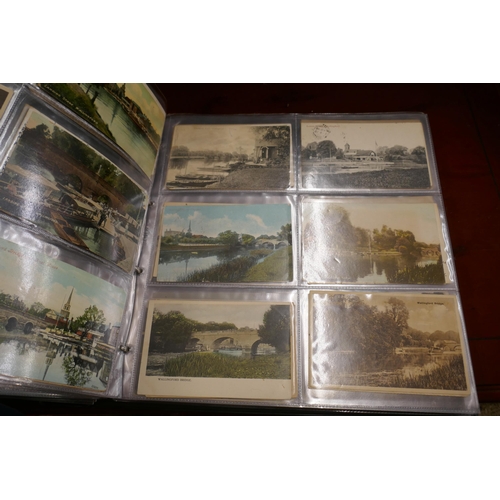 309 - Postcard album with over 400 cards of Thames scenes