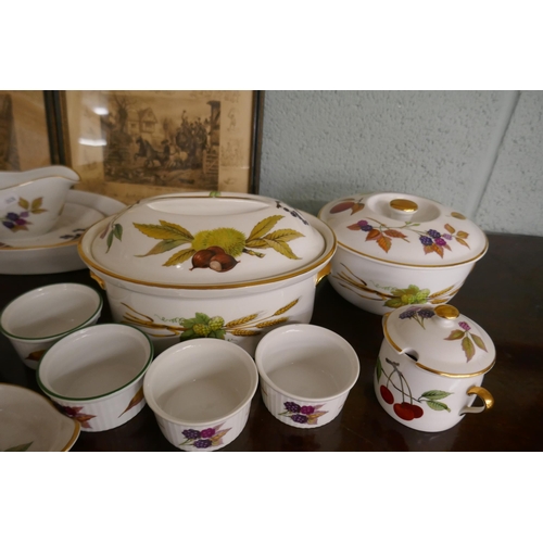 375 - Collection of Royal Worcester - Evesham pattern