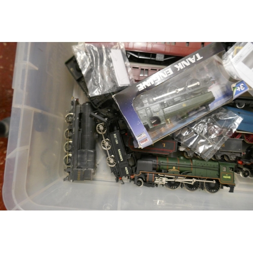 422 - Collection of model railway together with railway memorabilia