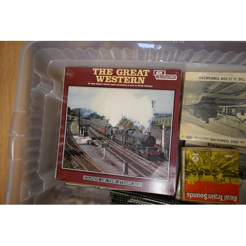 422 - Collection of model railway together with railway memorabilia