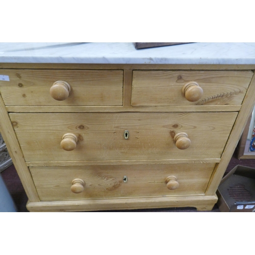 460 - Marble topped 2 over 2 pine chest of drawers - Approx size: W: 94cm D: 57cm H: 77cm