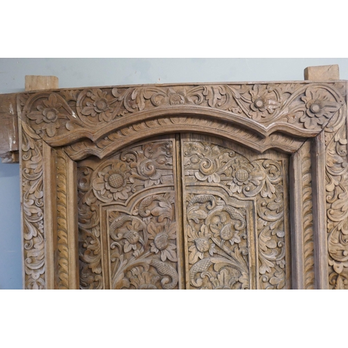 467 - Intricately carved pair of Eastern doors and doorframe - Approx size: Width of frame: 94cm H: 197cm