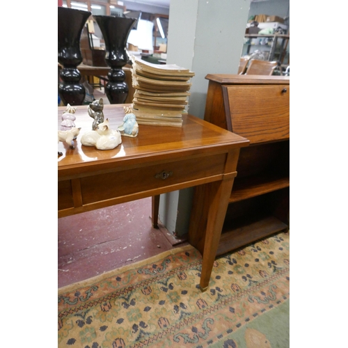 487 - Fine quality Scandinavian desk/hall table - Approx size: W: 111cm D: 60cm H: 75cm