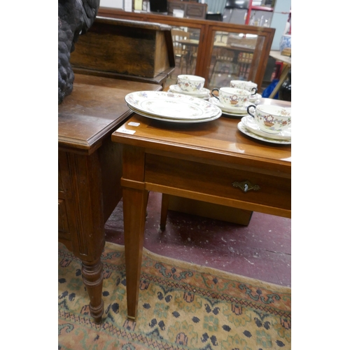 487 - Fine quality Scandinavian desk/hall table - Approx size: W: 111cm D: 60cm H: 75cm