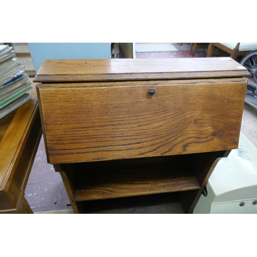 489 - Small oak bureau bookcase - Approx size: W: 67cm D: 24cm H: 92cm