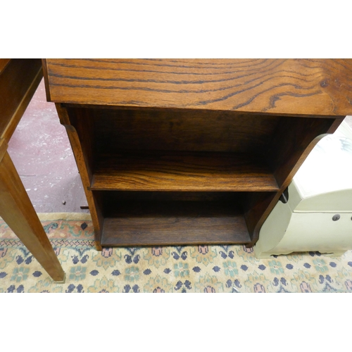 489 - Small oak bureau bookcase - Approx size: W: 67cm D: 24cm H: 92cm