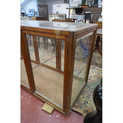 499 - Early 20thC glass shop counter with 6 opening doors - Approx size W: 183cm D: 72cm H: 100cm